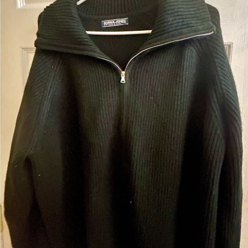 Elegant Black Zippered Sweater - Picture 2 of 4
